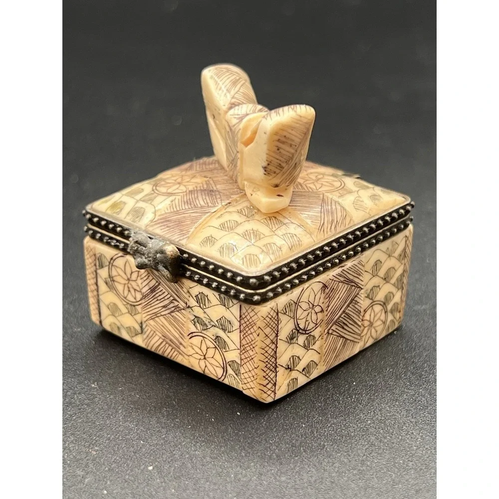 Vintage Handmade Trinket Box‎